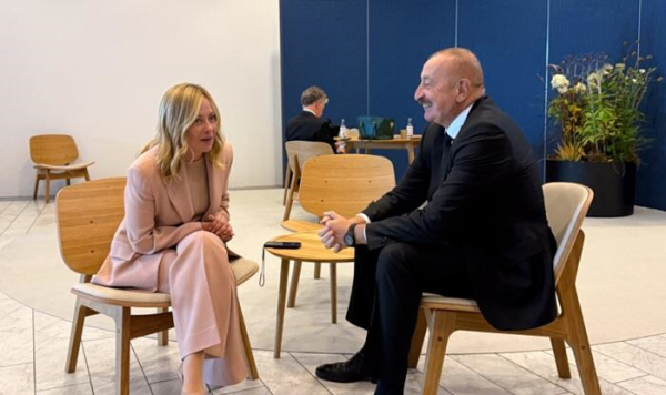 Əliyev Meloni ilə görüşdü